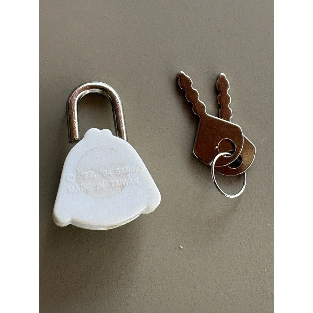 Vintage White‎ Pochacco Mini Lock with Keys